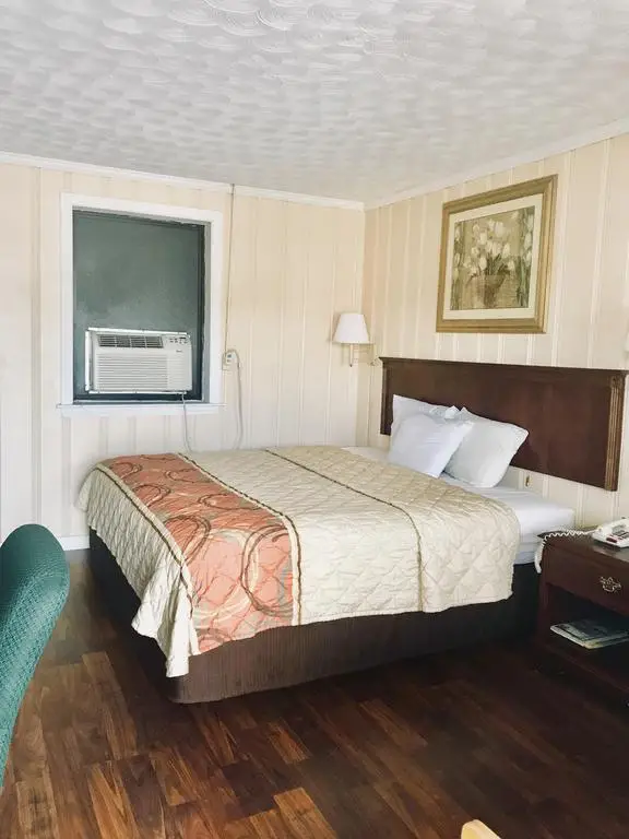 Brookwood Motel 6